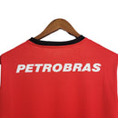 Camisa Flamengo I Retrô 07/08 Torcedor Masculina - Vermelha e preta com detalhes em dourado no escudo